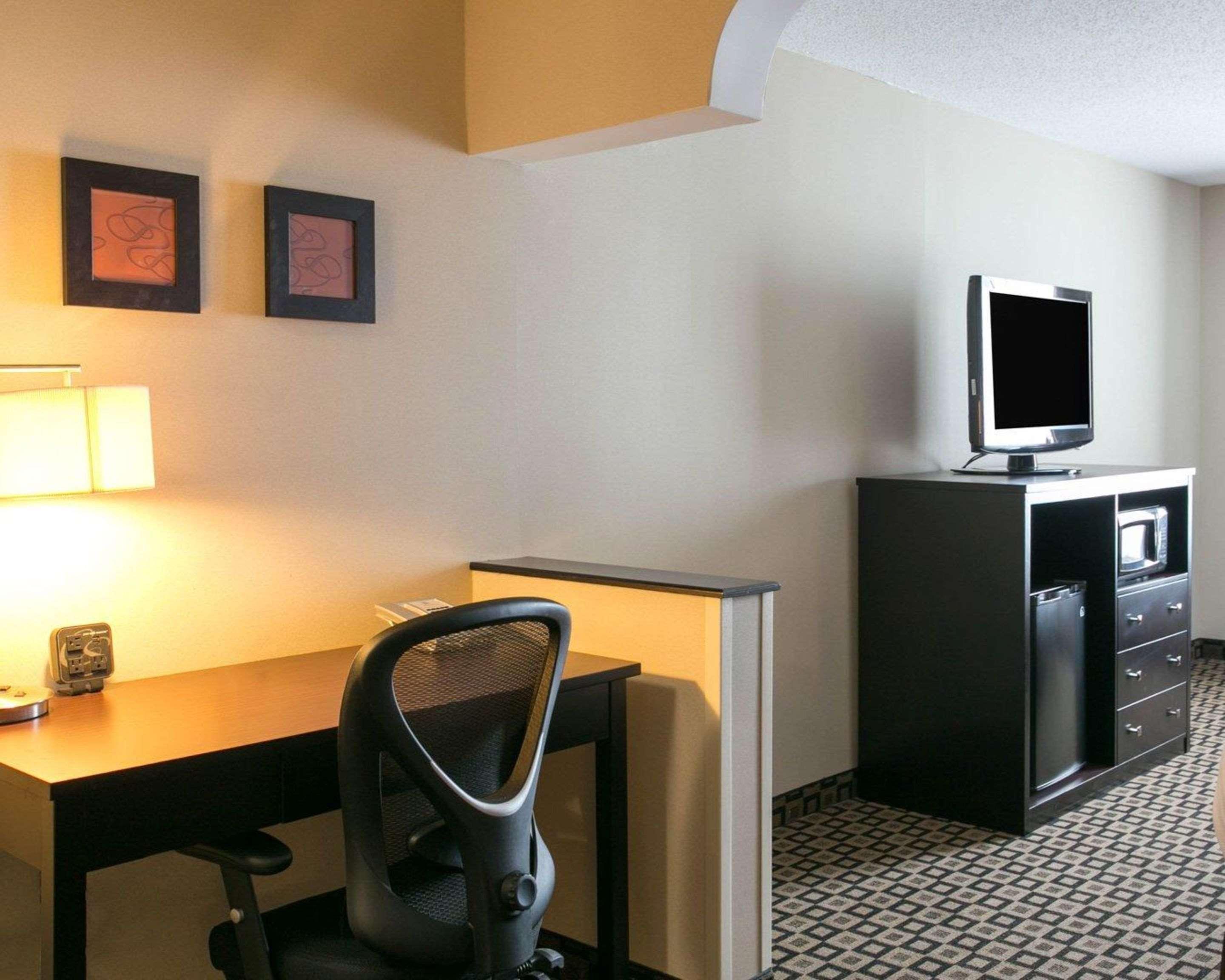 Comfort Suites Benton Harbor - St Joseph Екстериор снимка