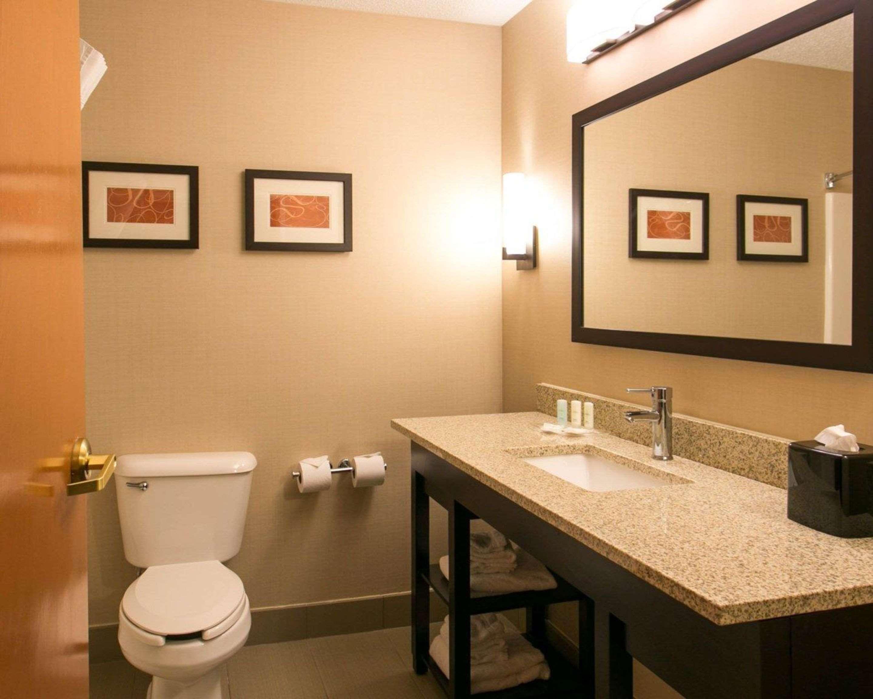 Comfort Suites Benton Harbor - St Joseph Екстериор снимка