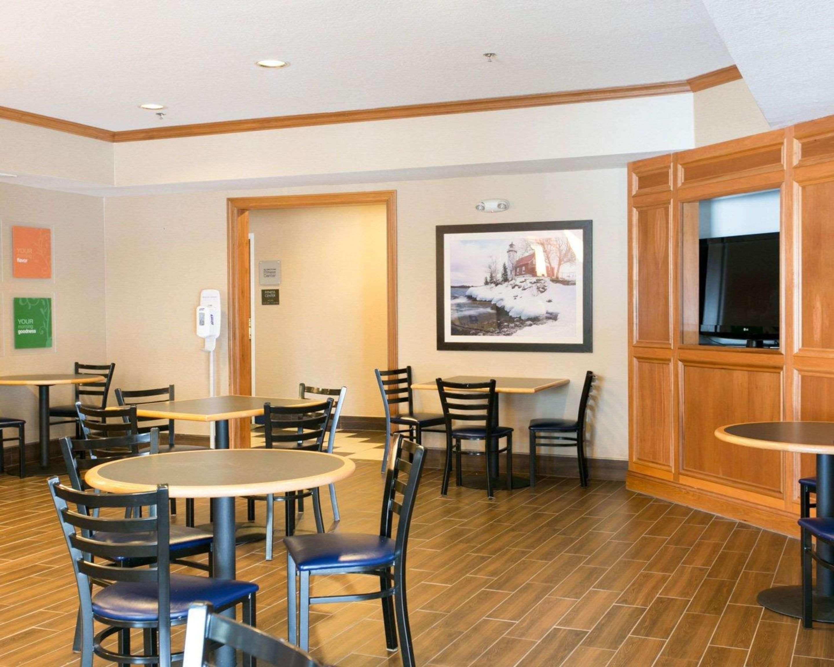 Comfort Suites Benton Harbor - St Joseph Екстериор снимка