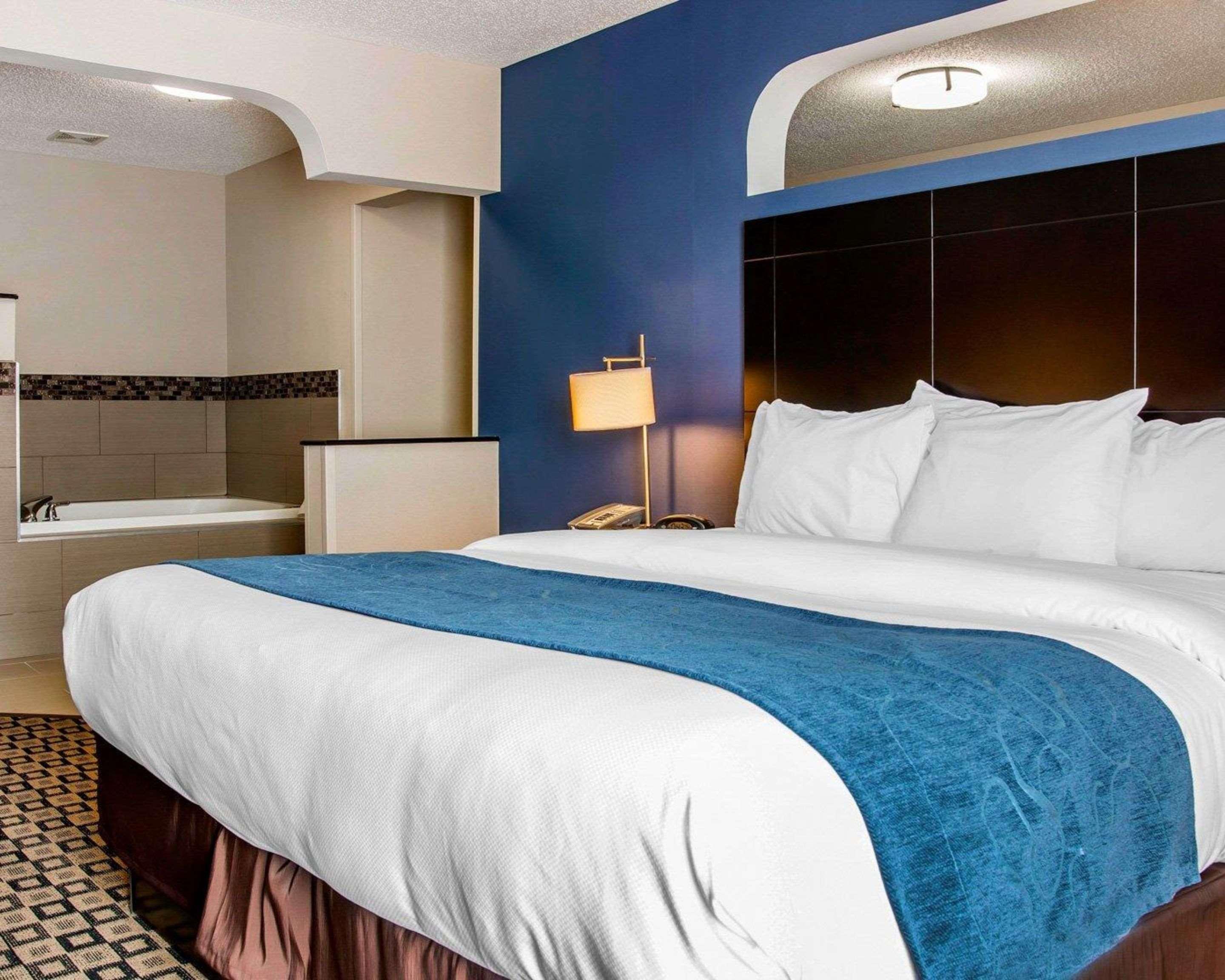 Comfort Suites Benton Harbor - St Joseph Екстериор снимка