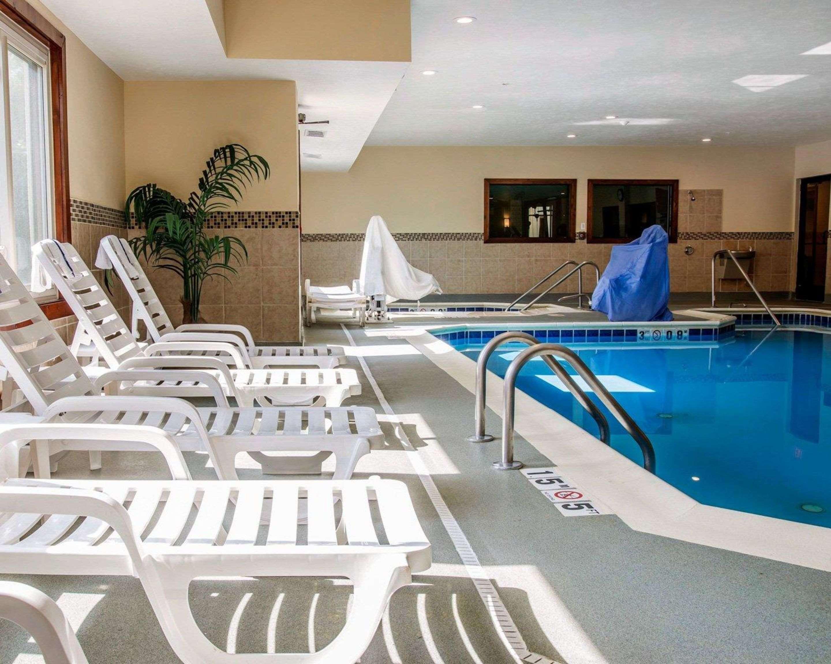 Comfort Suites Benton Harbor - St Joseph Екстериор снимка