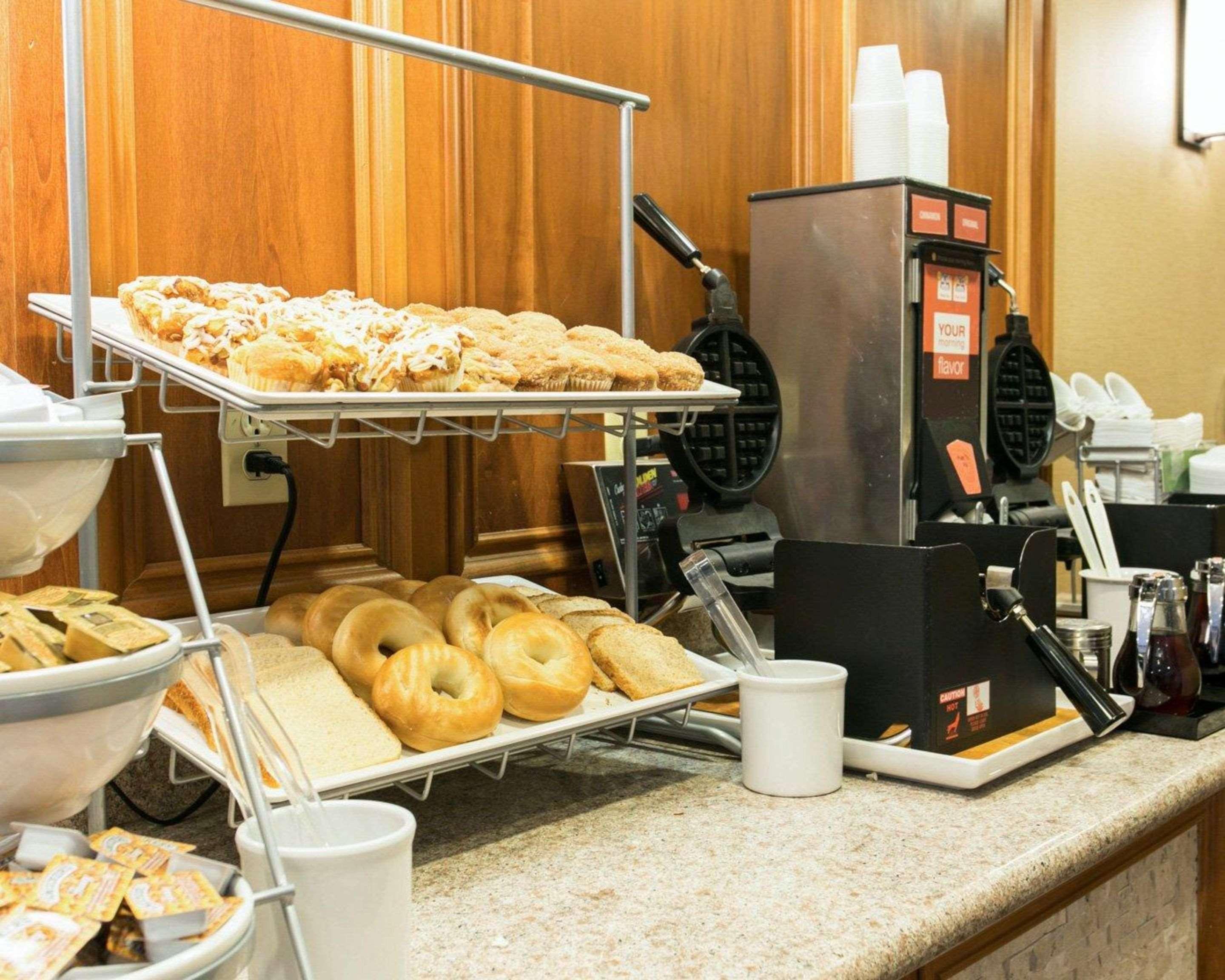 Comfort Suites Benton Harbor - St Joseph Екстериор снимка